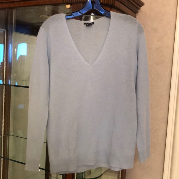 Theory 100% Cashmere Light Blue V-Neck Sweater - Picture 2 of 4